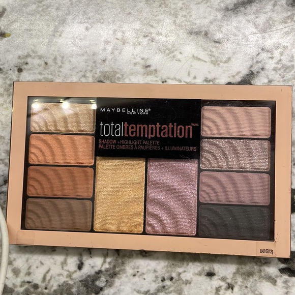 4 eyeshadow palettes - Picture 3 of 5